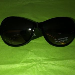 *** NEW *** Oval Sunglasses- Green